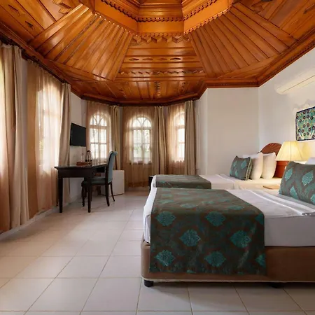 Wyndham Perili Bay فندق